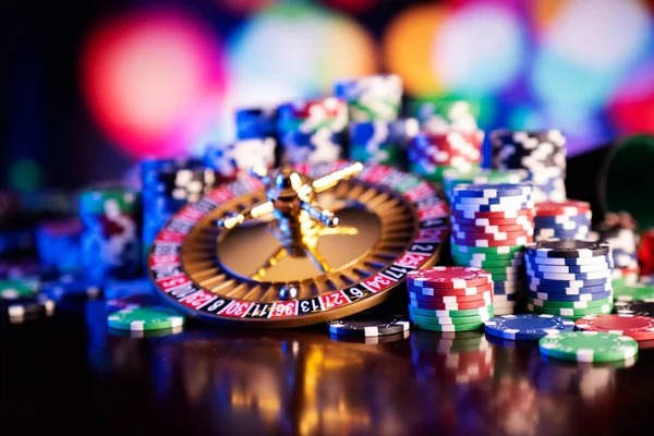 casino guru app showing live blackjack table with multilingual dealer